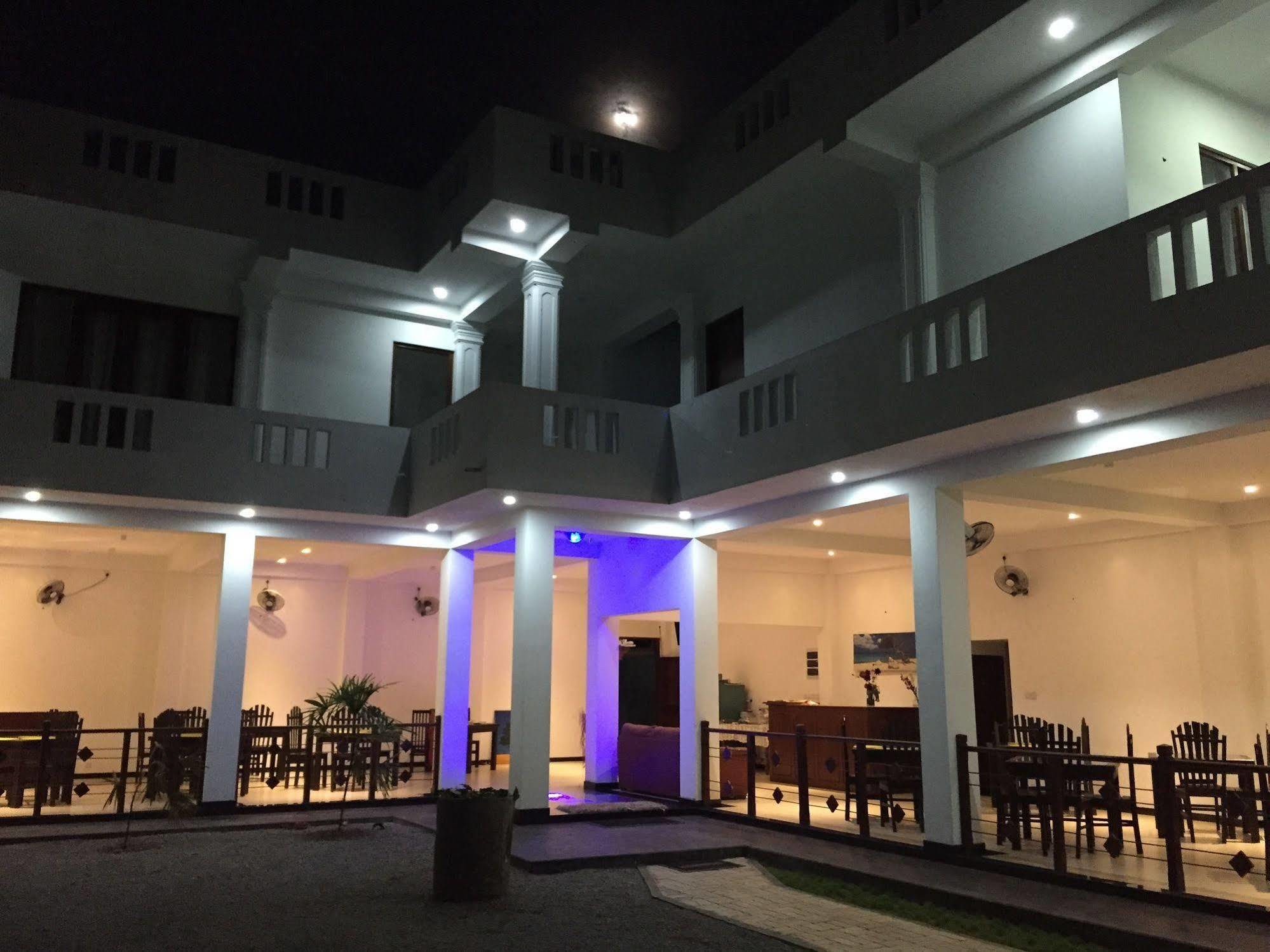 Aurora Hotel Hikkaduwa Eksteriør billede